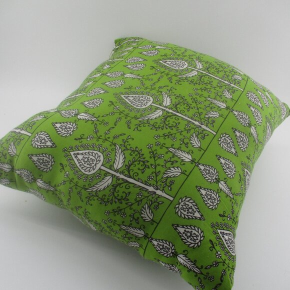 14" Green and White Fancy Decor Pillow. - Picture 4 of 4
